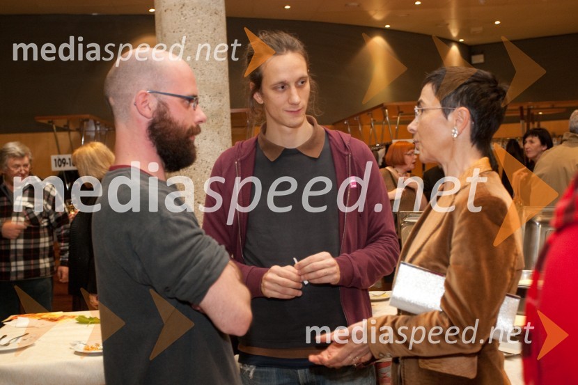 	Nejc Valenti, dramaturg, Jurij Drevenšek, igralec in Jasna Čuk, zdravnicaRokovnjači, premiera v SNG Nova Gorica