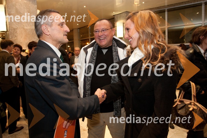 Marjan Širaj, Ajpes, Nace Junkar, pevec in Julija Kramar, pevkaRokovnjači, premiera v SNG Nova Gorica