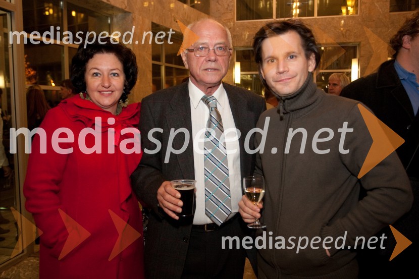 Alenka, soprog Bine Matoh, igralec in Aljoša Ternovšek, igralecRokovnjači, premiera v SNG Nova Gorica