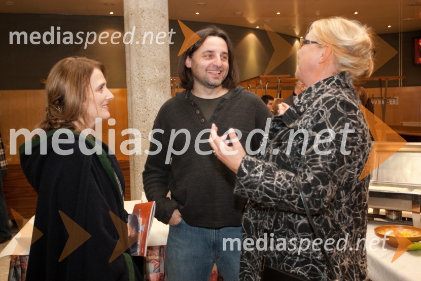 Dušanka Ristić, igralka, Gorazd Jakomini, igralec in Neda Rusjan Bric, igralka, režiserkaRokovnjači, premiera v SNG Nova Gorica