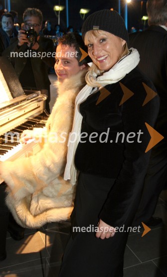 Igor Seme, pianist in Ana Žvorc, koreografinjaPorsche Maribor, otvoritev salona vozil Audi