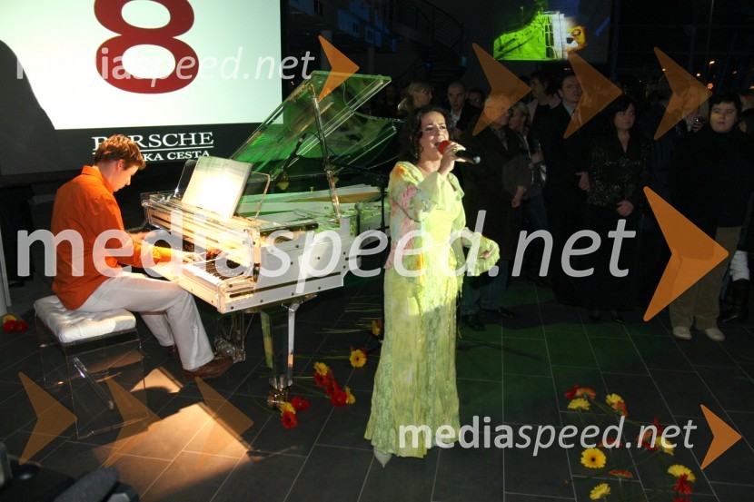 Darja Švajger, pevkaPorsche Maribor, otvoritev salona vozil Audi