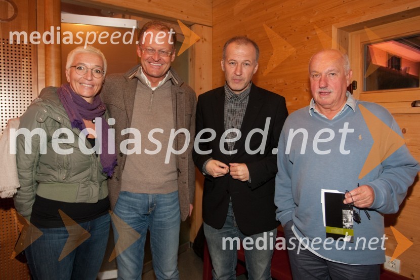 Alenka Žavbi, fotografinja, Janez Škrabec, direktor podjetja Riko d.o.o., Ali Žerdin, novinar in Aleksander Lucu Luc, novinarAli Žerdin in Aleksander Lucu, pogovor o omrežjih moči