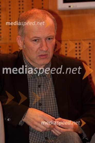 Ali Žerdin, novinarAli Žerdin in Aleksander Lucu, pogovor o omrežjih moči