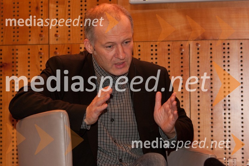 Ali Žerdin, novinarAli Žerdin in Aleksander Lucu, pogovor o omrežjih moči