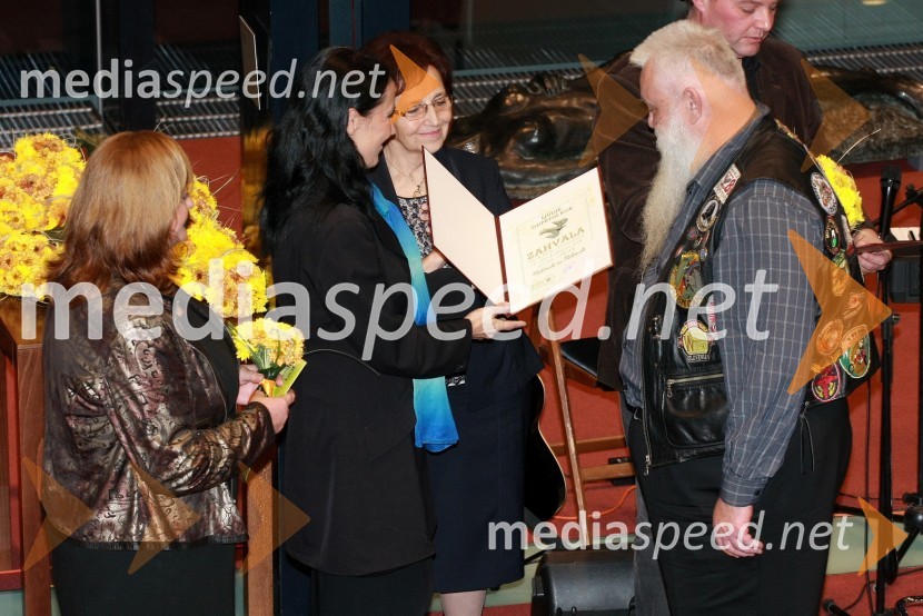 Marta Krpič, glavna in odgovorna urednica revije Naša žena, Patricia Čular, državna sekretarka na Ministrstvu za delo, družino in socialne zadeve ter Niko Žvoklej, prejemnik Zahvalne listine za dobrotnika leta 2012 v imenu Društva Motoristi za MotoristeLjudje odprtih rok