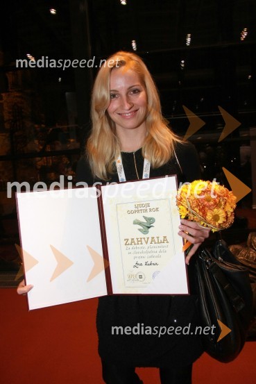 Ana Lukner , prejemnica Zahvalne listine za izjemno osebnost leta 2012Ljudje odprtih rok