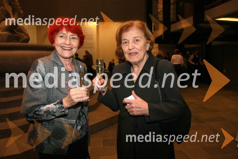 Mojca Senčar, predsednica društva Europa Donna  in Štefka KučanLjudje odprtih rok