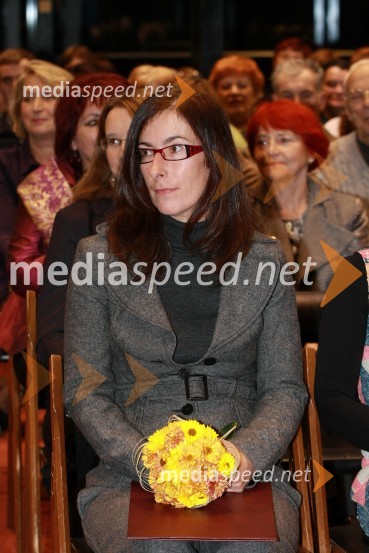 Urša Mihajlovič, prejemnica Zahvalne listine za Darovalca leta 2012 v imenu podjetja SAP SlovenijaLjudje odprtih rok