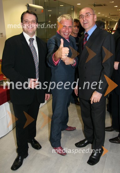 Boštjan Pepevnik, vodja poslovne enote Porsche Ptujska cesta, Igor Jelen, koreograf in režiser dogodka in vodja plesnega studia Igen in Andrej Hajdinjak, direktor Porsche MariborPorsche Maribor, otvoritev salona vozil Audi