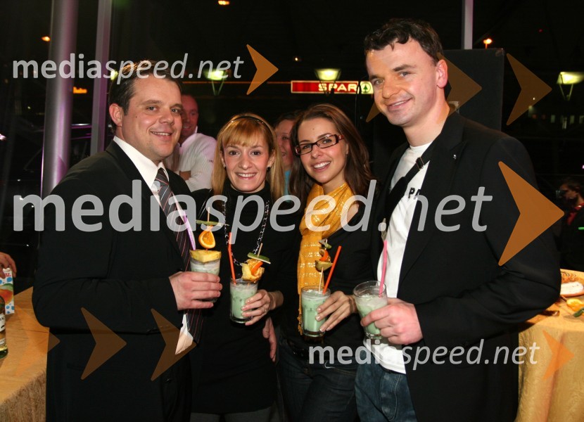 Boštjan Pepevnik, vodja poslovne enote Porsche Ptujska cesta s spremljevalko Nino Šauperl in Suad Filekovič, nogometaš s punco Leonido KlasincPorsche Maribor, otvoritev salona vozil Audi