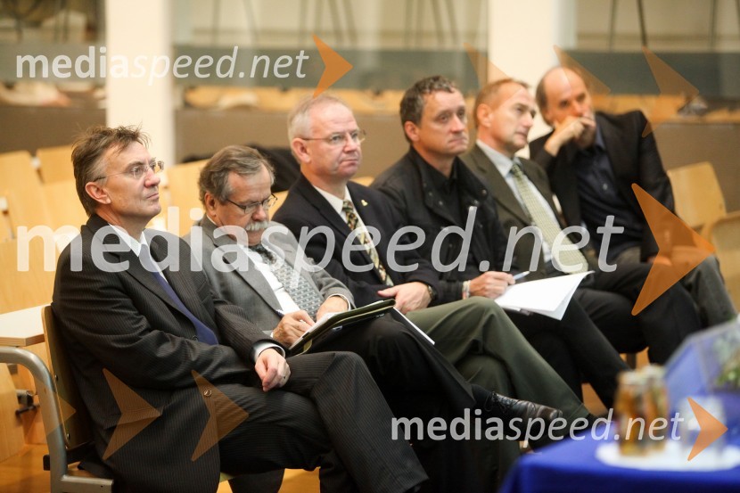 Prof. dr. Danijel Rebolj, rektor Univerze v Mariboru, prof. dr. Radovan Stanislav Pejovnik, rektor Univerze v Ljubljani, prof. dr. Danilo Zavrtanik, rektor Univerze v Novi Gorici, prof. dr. Dušan Lesjak, univerzitetni profesor, prof. dr. Franci Čuš, predsednik Upravnega odbora Društva univerzitetnih profesorjev Maribor in prof. dr. Dragan Marušič, rektor Univerze na PrimorskemObisk rektorja TU Graz prof. dr. Haralda Kainza in zasedanje Slovenske rektorske konference