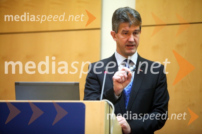 	Prof. dr. Harald Kainz, rektor TU GrazObisk rektorja TU Graz prof. dr. Haralda Kainza in zasedanje Slovenske rektorske konference