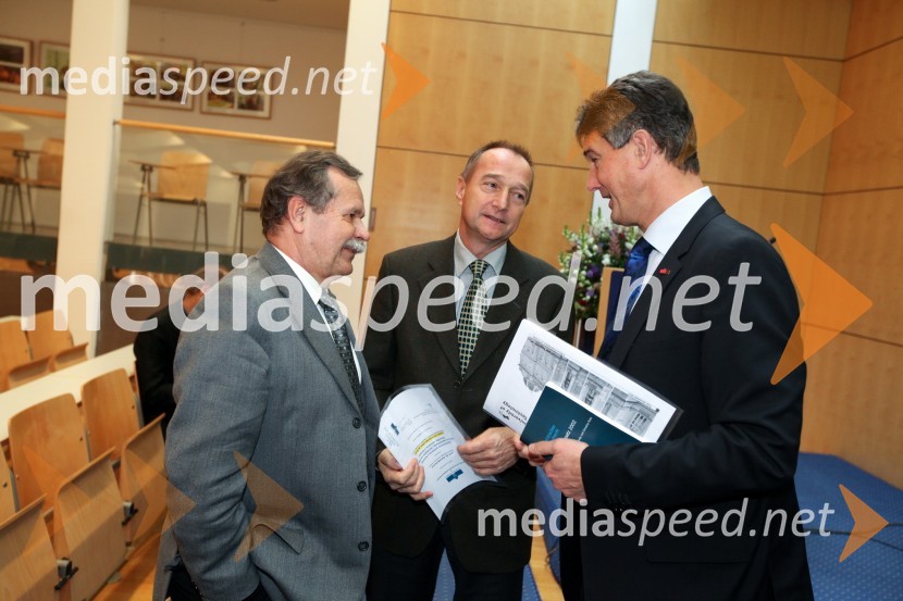 Prof. dr. Radovan Stanislav Pejovnik, rektor Univerze v Ljubljani, prof. dr. Franci Čuš, predsednik Upravnega odbora Društva univerzitetnih profesorjev Maribor in prof. dr. Harald Kainz, rektor TU GrazObisk rektorja TU Graz prof. dr. Haralda Kainza in zasedanje Slovenske rektorske konference