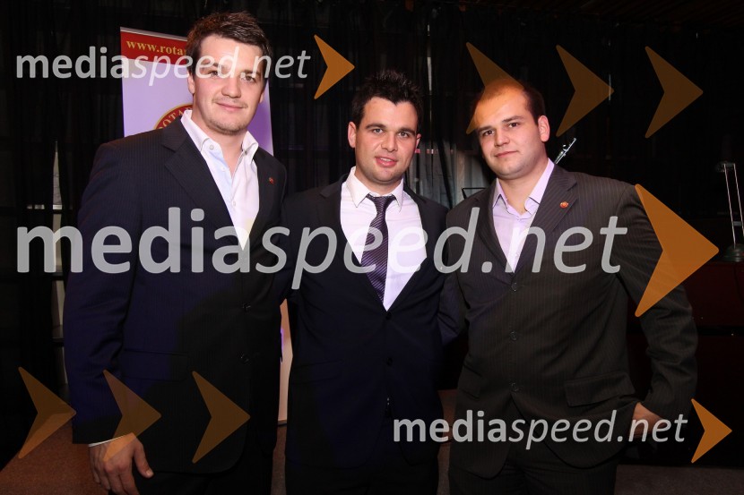Mitja Šeško, član Rotaract Cluba Maribor, Janez Zupanc, predsednik Rotaract Cluba Maribor in Dean Fras, član Rotaract Cluba MariborTradicionalna dobrodelna večerja in licitacija Rotaract Cluba Maribor