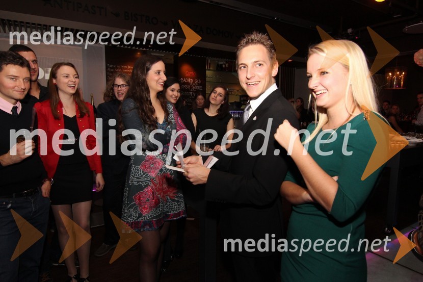 Sara Nikolič, Matej Krampač in Nina Golob Žvajker, člani Rotaract Cluba MariborTradicionalna dobrodelna večerja in licitacija Rotaract Cluba Maribor