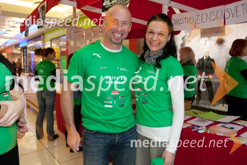 Miran Stanovnik, motorist in Lucija, Društvo Ženska svetovalnicaPromocija boja proti nasilju nad ženskami z Ekipo za nenasilje