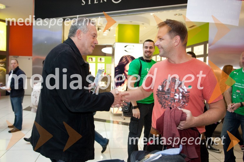 Zmago Sagadin, trener in Dani Bavec, voditeljPromocija boja proti nasilju nad ženskami z Ekipo za nenasilje