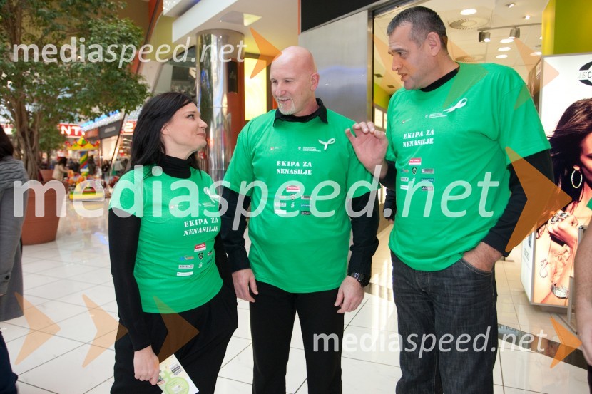 Alenka Gotar, operna pevka, Nenad Milikič, telesni stražar in Slavko Kotnik, košarkašPromocija boja proti nasilju nad ženskami z Ekipo za nenasilje