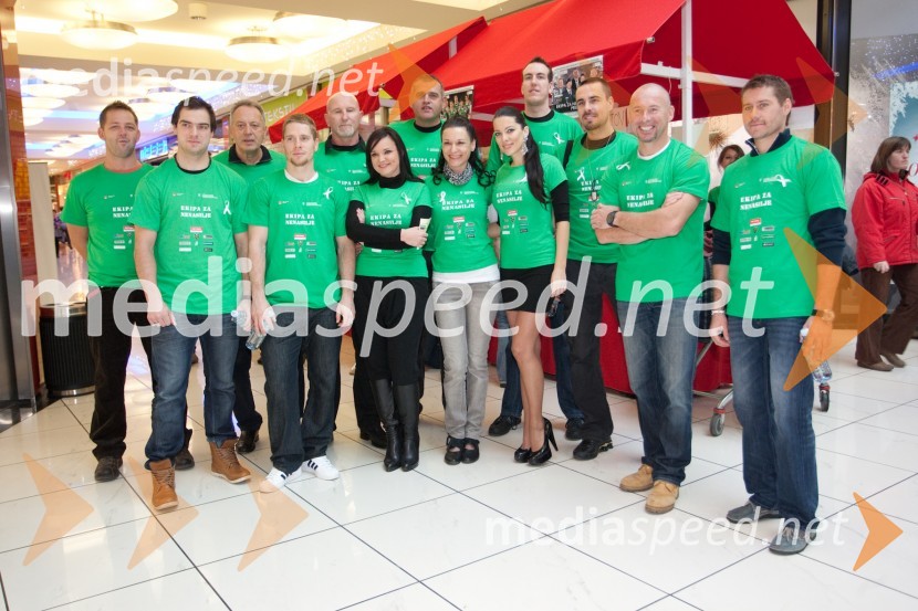 Ekipa za nenasiljePromocija boja proti nasilju nad ženskami z Ekipo za nenasilje