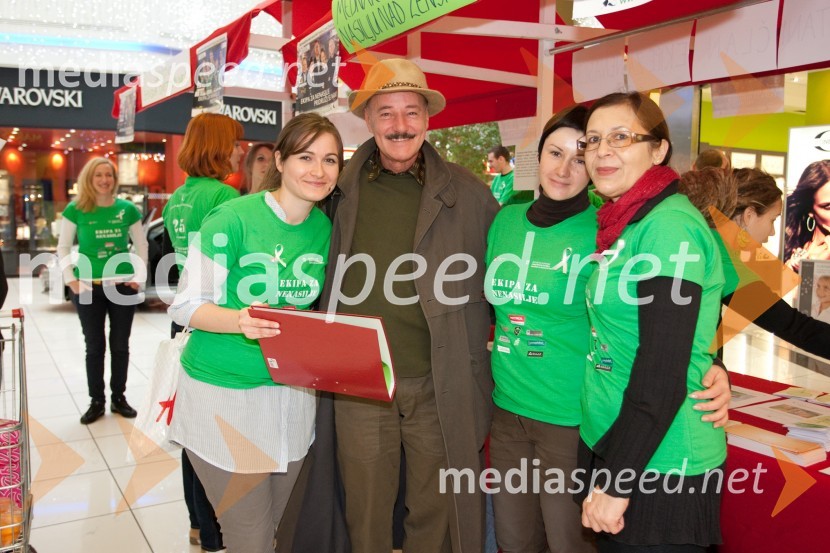Rok Lasan in strokovne delavke in prostovoljke Društva Ženska svetovalnicaPromocija boja proti nasilju nad ženskami z Ekipo za nenasilje
