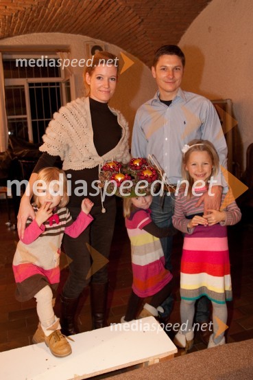 Ana Vehovar; Ana Vehovar; Eva Vehovar; Andraž Vehovar, podjetnik; Teja VehovarPletenje adventnih venčkov z znanimi Slovenci