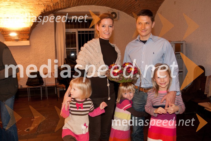 Ana, Ana, Eva, Andraž Vehovar, podjetnik in TejaPletenje adventnih venčkov z znanimi Slovenci