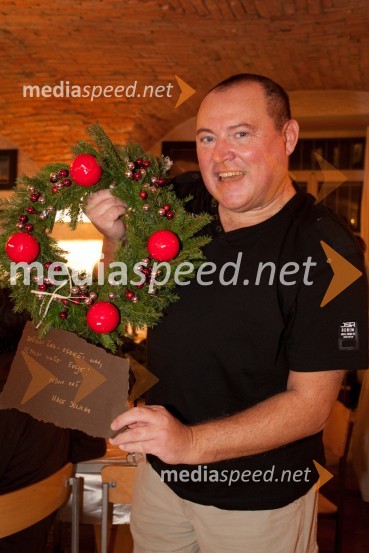 Nace Junkar, pevecPletenje adventnih venčkov z znanimi Slovenci