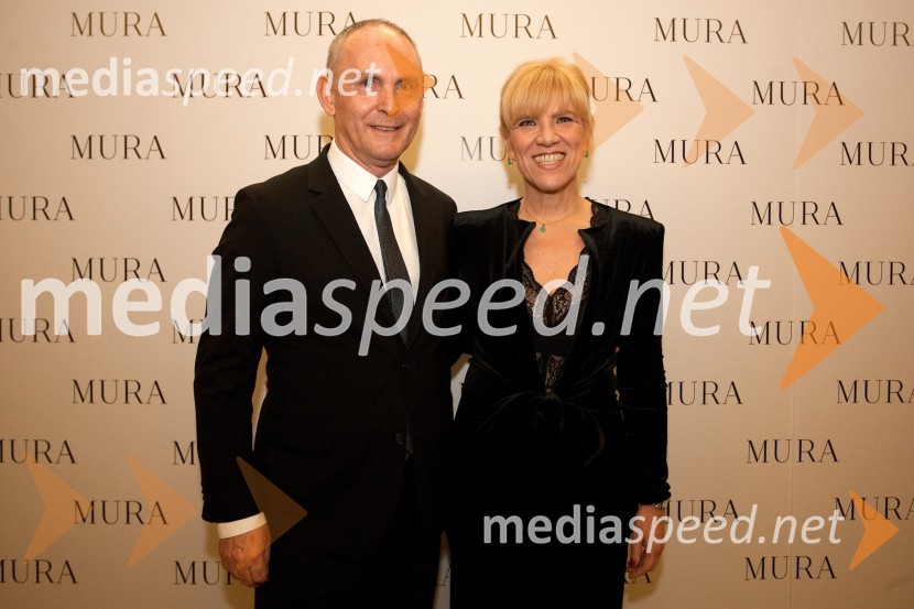 Nigel Buxton, podjetnik, solastnik skupine AHA; Mojca Lukančič, podjetnica, solastnica skupine AHAModna revija Mura, predstavitev pomladno - poletne kolekcije 2013