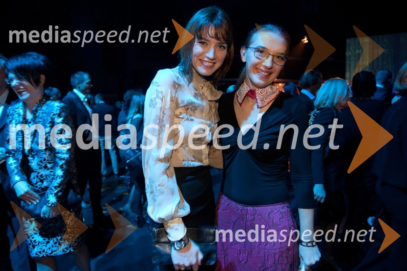 Nataša Pinoza, miss Universe Slovenije 2006; Mojca Celin, modna oblikovalkaModna revija Mura, predstavitev pomladno - poletne kolekcije 2013