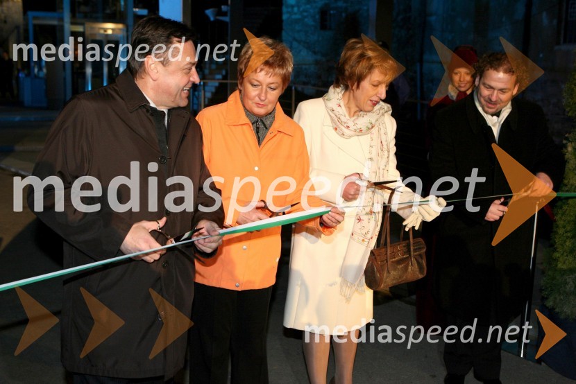 Zoran Jankovič, župan mestn občine Ljubljana, Danica Simšič, nekdanja ljubljanska županja in Viktorija Potočnik, nekdanja Ljubljanska županja in Darko Brlek, direktor Festivala LjubljanaOtvoritev tirne vzpenjače na Ljubljanski grad