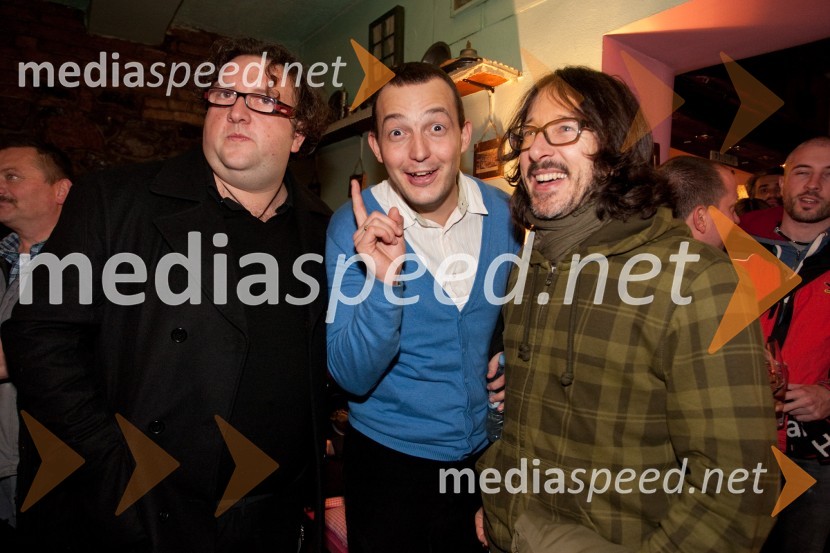 Haris Babič, lastnik okrepčevalnice Harambaša; Zlatan Čordić-Zlatko, raper; Aljoša Rebolj, fotografPromocija novega albuma Sedam skupine Plavi Orkestar