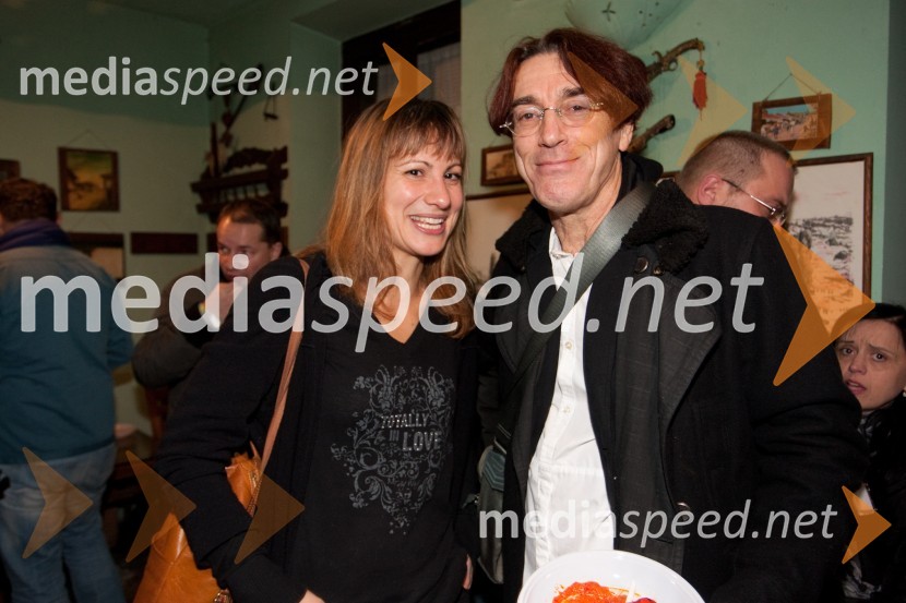 	Aleksandra Balmazovič, igralka; Goran Lisica, direktor založbe DallasPromocija novega albuma Sedam skupine Plavi Orkestar