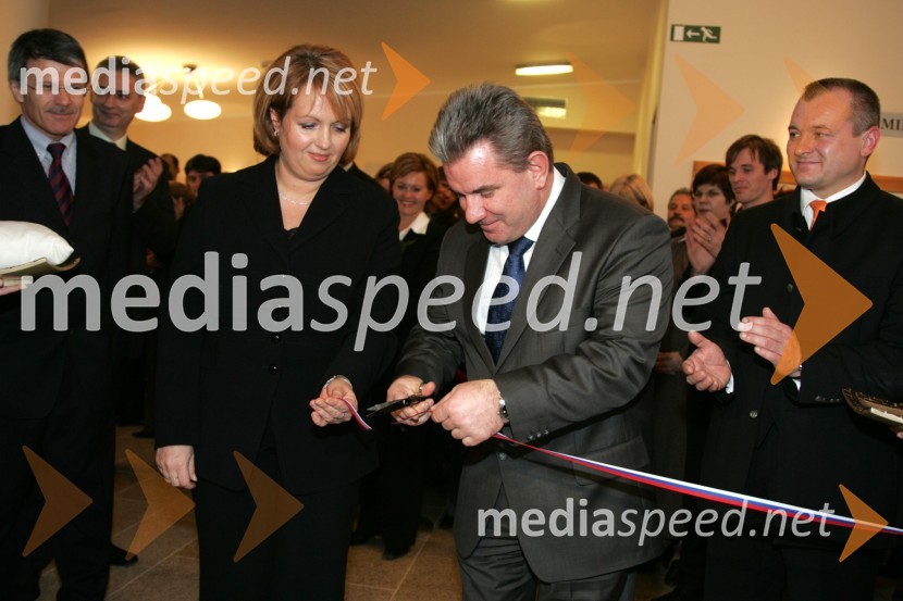 Stanislav Valant, predsednik uprave NFD, Alenka Iskra, predsednica uprave Terme Maribor d.d., Andrej Vizjak, minister za gospodarstvo in Franc Kangler, mariborski župan 
Otvoritev hotela Bellevue na Pohorju