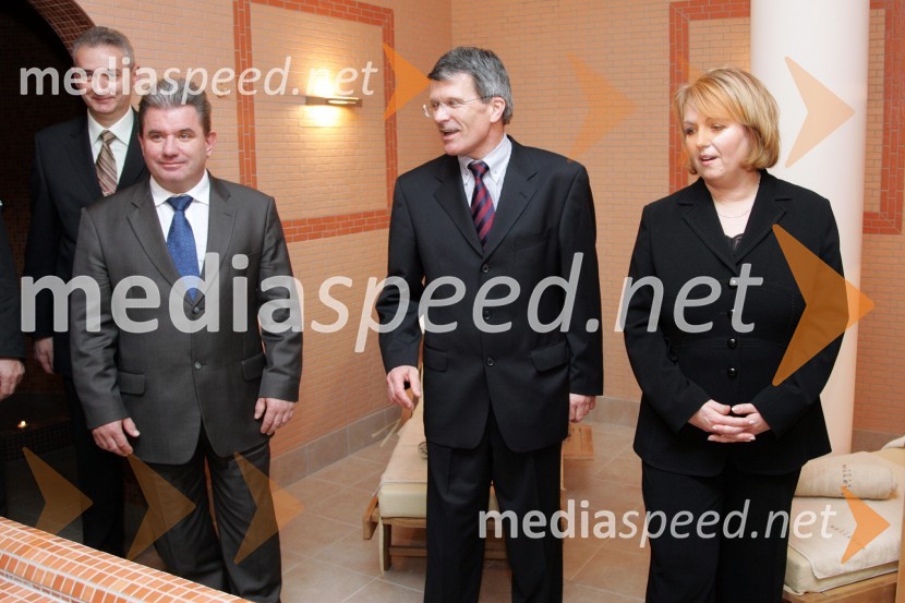 Zoran Bošković, predsednik nadzornega sveta Terme Maribor d.d., Andrej Vizjak, minister za gospodarstvo, Stanislav Valant, predsednik uprave NFD in Alenka Iskra, predsednica uprave Terme Maribor d.d.Otvoritev hotela Bellevue na Pohorju