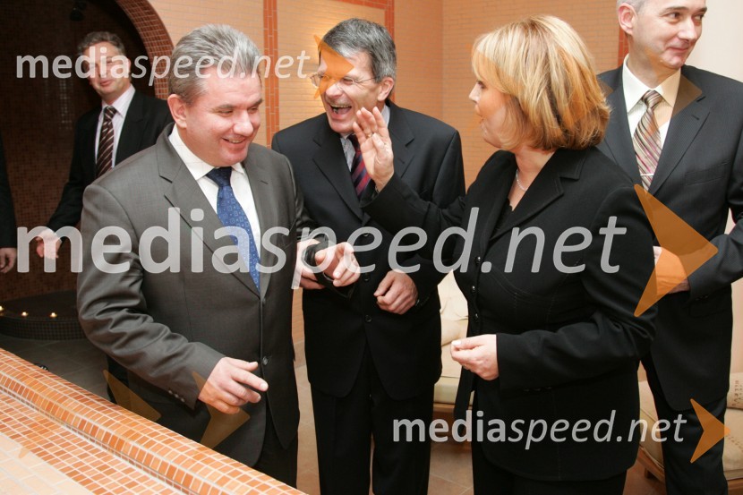 Zoran Bošković, predsednik nadzornega sveta Terme Maribor d.d., Andrej Vizjak, minister za gospodarstvo, Stanislav Valant, predsednik uprave NFD in Alenka Iskra, predsednica uprave Terme Maribor d.d.Otvoritev hotela Bellevue na Pohorju