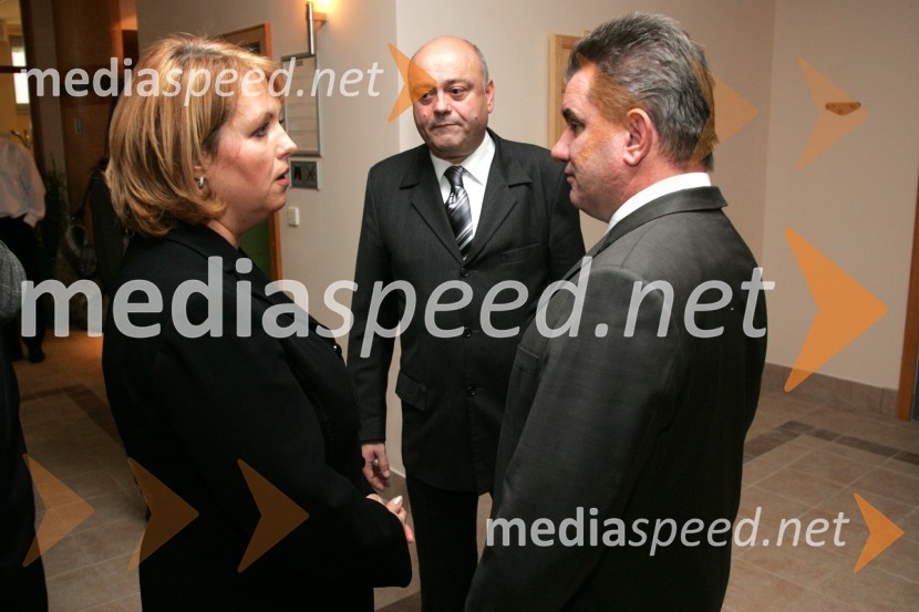 Alenka Iskra, predsednica uprave Terme Maribor d.d. in Niko Ereš, direktor kailas108 in Andrej Vizjak, minister za gospodarstvo 
Otvoritev hotela Bellevue na Pohorju