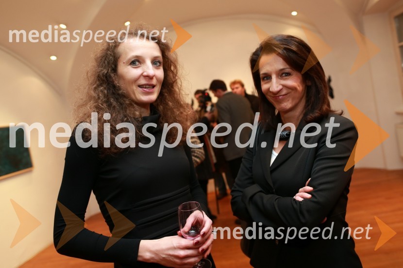 Polona Lovšin, Riko; Betka Šuhel Mikolič, BPRPredaja lesene modularne hiše Katji Koletnik in predstavitev del Alena Ožbolta na razstavi Dve strani dotika