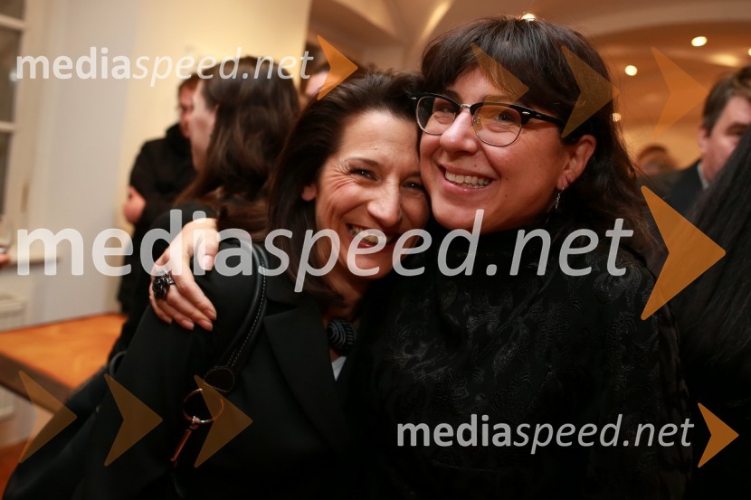 Betka Šuhel Mikolič, BPR; Monika Lapanja, Ekonomska fakulteta Univerza v LjubljaniPredaja lesene modularne hiše Katji Koletnik in predstavitev del Alena Ožbolta na razstavi Dve strani dotika