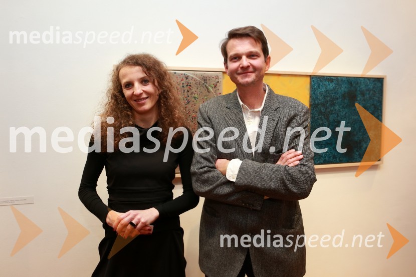 Polona Lovšin, Riko; ...Predaja lesene modularne hiše Katji Koletnik in predstavitev del Alena Ožbolta na razstavi Dve strani dotika