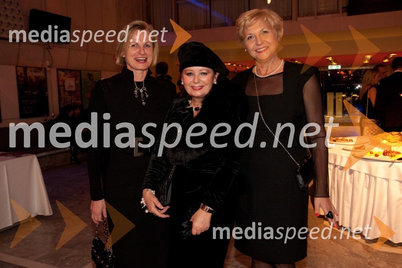 Darja Kalan; Zdenka Kahne, lastnica in direktorica kozmetike Kahne; Nelida Nemec20. Managerski koncert