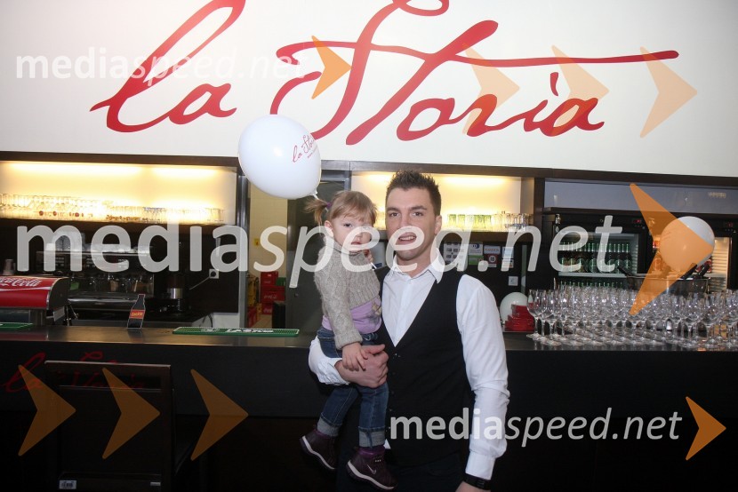 Mišo Stevanovič; hčerka NoemiOtvoritev lokala La Storia v Planetu Tuš Maribor in druženje s tekmovalci iz šova Gostilna išče šefa