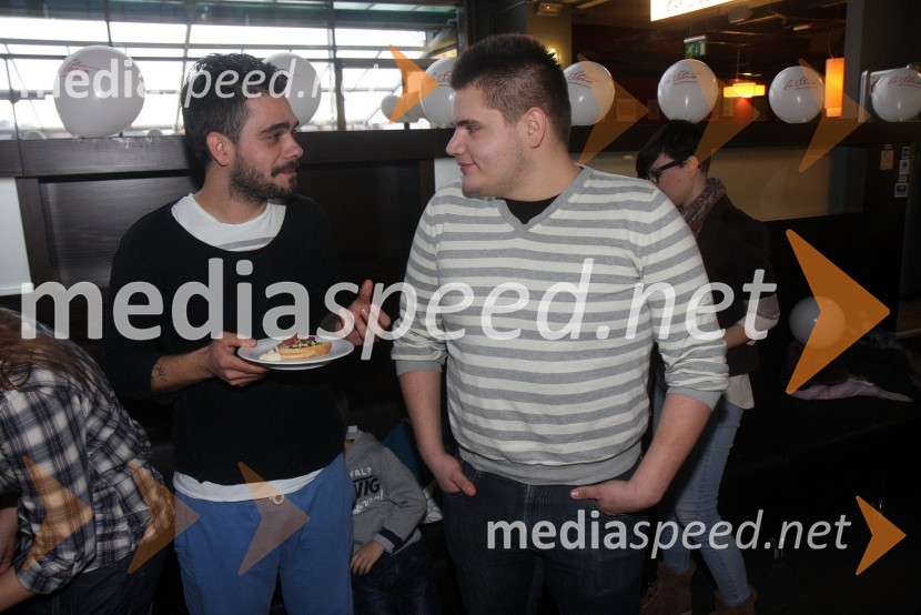 	 Jani Jugovič, tekmovalec v resničnostnem šovu Gostilna išče šefa; Nik Kavčič, tekmovalec v resničnostnem šovu Gostilna išče šefaOtvoritev lokala La Storia v Planetu Tuš Maribor in druženje s tekmovalci iz šova Gostilna išče šefa