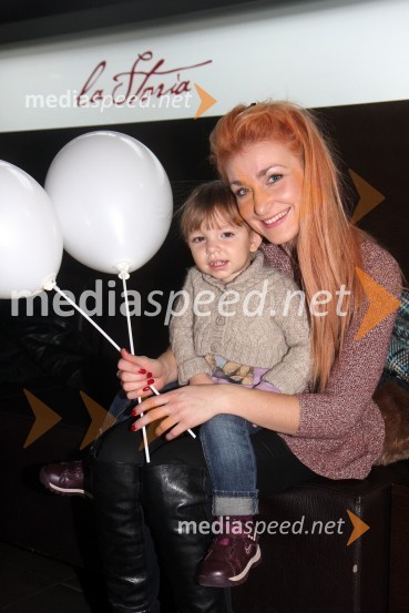 Ines Virtnik; hčerka NoemiOtvoritev lokala La Storia v Planetu Tuš Maribor in druženje s tekmovalci iz šova Gostilna išče šefa