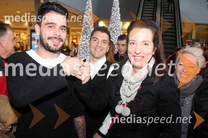 Jani Jugovič, tekmovalec v resničnostnem šovu Gostilna išče šefa; Julijana Krapež, tekmovalka v resničnostnem šovu Gostilna išče šefaOtvoritev lokala La Storia v Planetu Tuš Maribor in druženje s tekmovalci iz šova Gostilna išče šefa