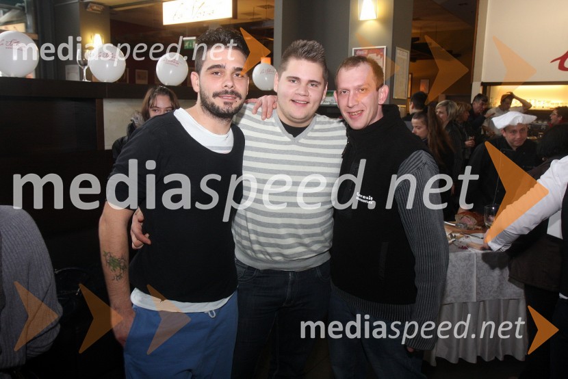 Jani Jugovič, tekmovalec v resničnostnem šovu Gostilna išče šefa; Nik Kavčič, tekmovalec v resničnostnem šovu Gostilna išče šefa; Branko Grah, tekmovalec v resničnostnem šovu Gostilna išče šefaOtvoritev lokala La Storia v Planetu Tuš Maribor in druženje s tekmovalci iz šova Gostilna išče šefa