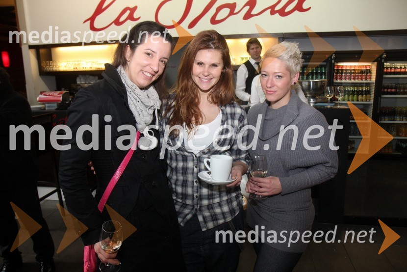 Julijana Krapež, tekmovalka v resničnostnem šovu Gostilna išče šefa; Teja Perjet, tekmovalka v resničnostnem šovu Gostilna išče šefa; Petra Polanec, tekmovalka v resničnostnem šovu Gostilna išče šefa;Otvoritev lokala La Storia v Planetu Tuš Maribor in druženje s tekmovalci iz šova Gostilna išče šefa