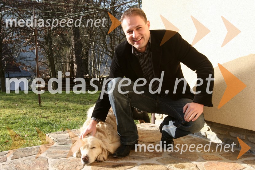 Boštjan Konečnik, glasbenik s psičko LejloBoštjan Konečnik, glasbenik