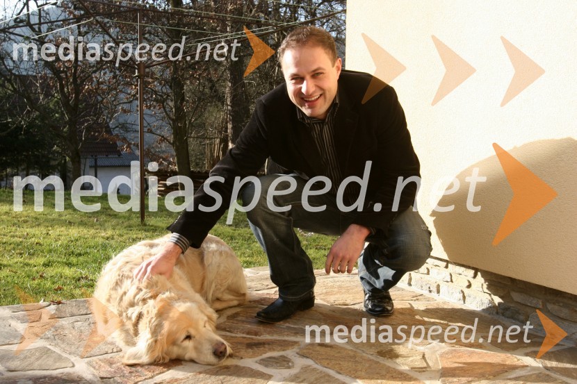 Boštjan Konečnik, glasbenik s psičko LejloBoštjan Konečnik, glasbenik