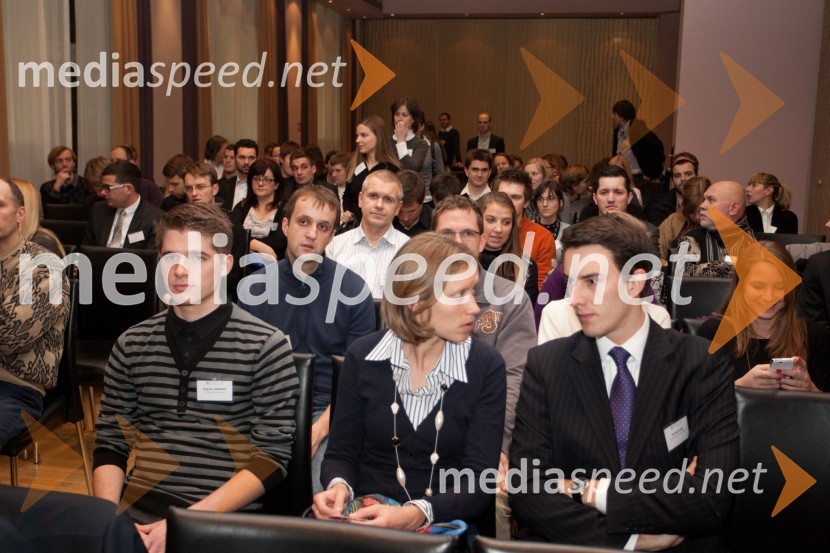 Udeleženci konferenceMreža Idej, okrogla miza Slovenija 2013: Priložnosti in izzivi